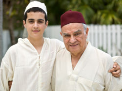 Muslimgrandfatherandson.jpg